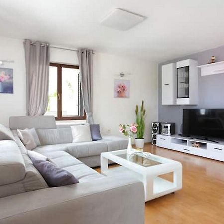 Holiday Home Mons Aureus Gornje Sitno Екстериор снимка